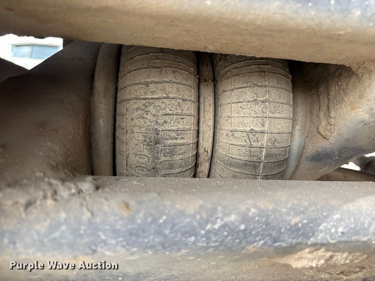 image for item ER7532 2009 Peterbilt 367 dump truck