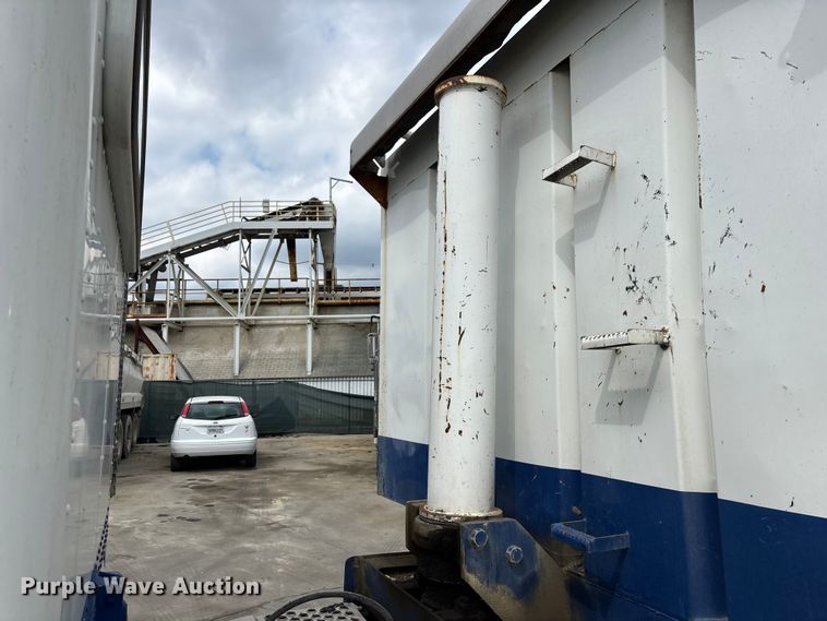 image for item ER7532 2009 Peterbilt 367 dump truck