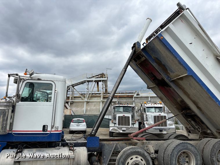 image for item ER7532 2009 Peterbilt 367 dump truck