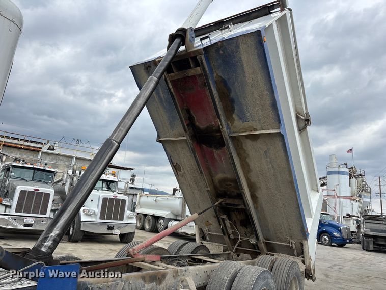 image for item ER7532 2009 Peterbilt 367 dump truck