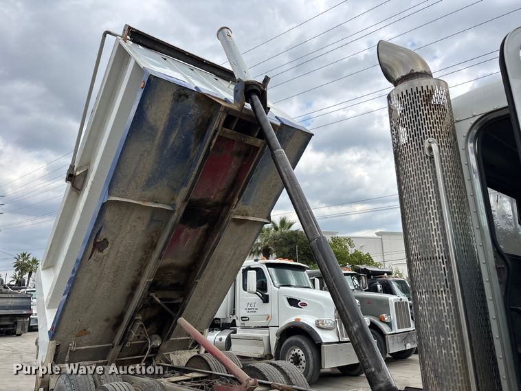 image for item ER7532 2009 Peterbilt 367 dump truck