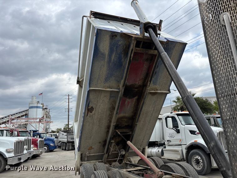 image for item ER7532 2009 Peterbilt 367 dump truck