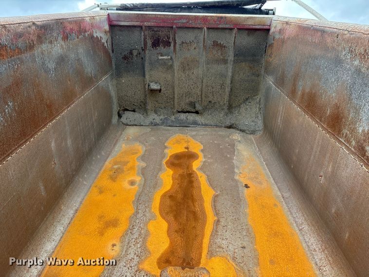 image for item ER7532 2009 Peterbilt 367 dump truck