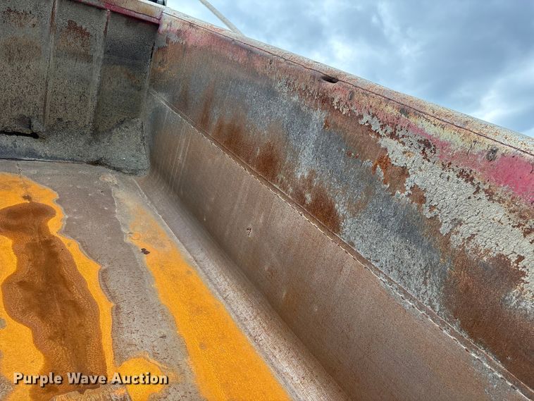 image for item ER7532 2009 Peterbilt 367 dump truck