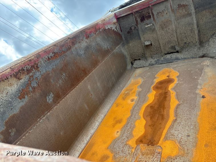 image for item ER7532 2009 Peterbilt 367 dump truck