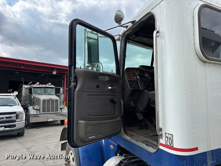 image for item ER7532 2009 Peterbilt 367 dump truck