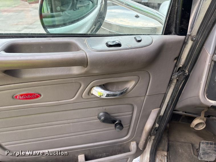 image for item ER7532 2009 Peterbilt 367 dump truck