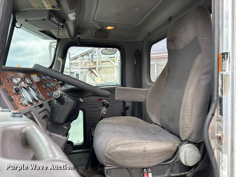 image for item ER7532 2009 Peterbilt 367 dump truck