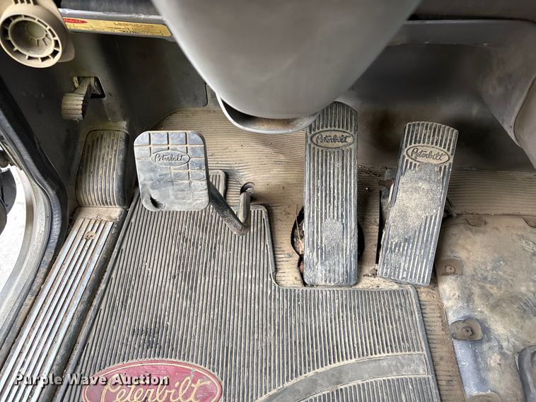 image for item ER7532 2009 Peterbilt 367 dump truck