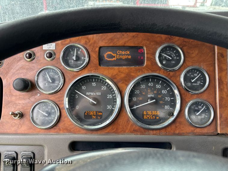 image for item ER7532 2009 Peterbilt 367 dump truck