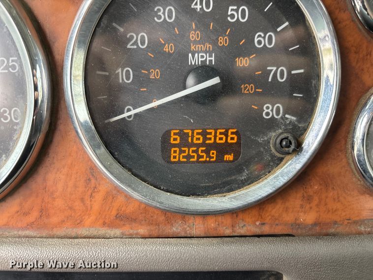 image for item ER7532 2009 Peterbilt 367 dump truck