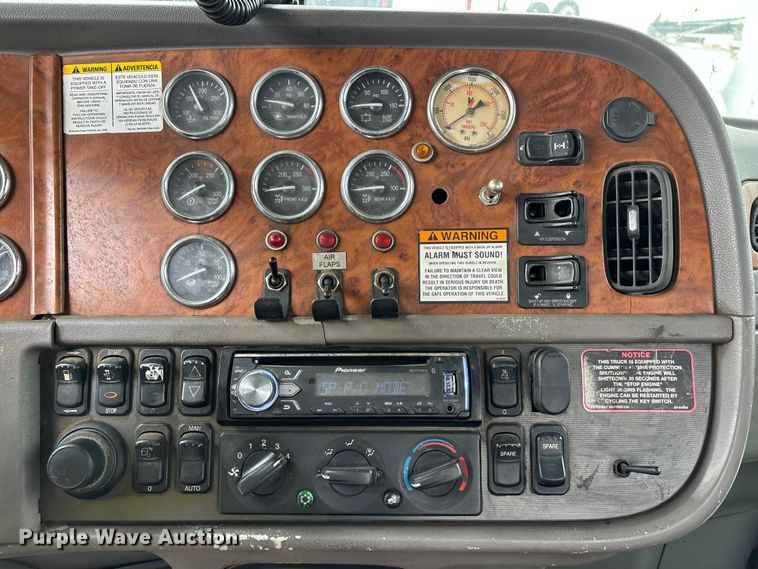 image for item ER7532 2009 Peterbilt 367 dump truck