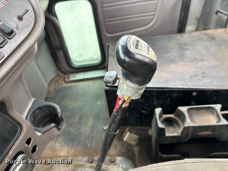 image for item ER7532 2009 Peterbilt 367 dump truck