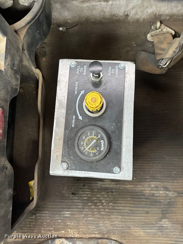 image for item ER7532 2009 Peterbilt 367 dump truck