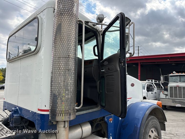 image for item ER7532 2009 Peterbilt 367 dump truck