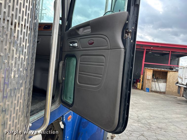 image for item ER7532 2009 Peterbilt 367 dump truck