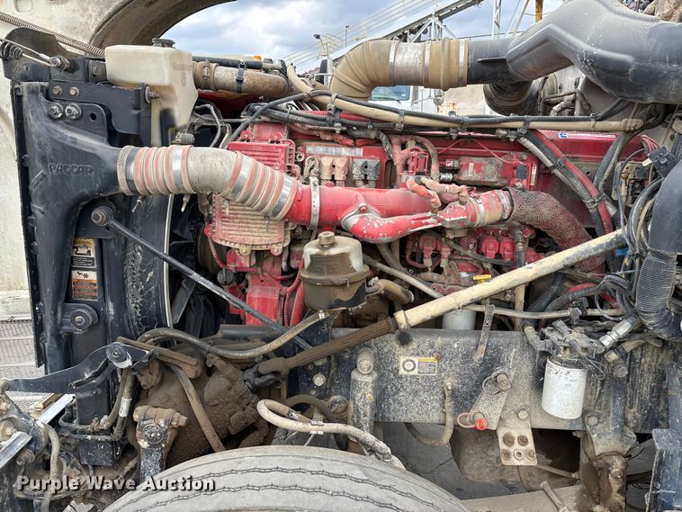 image for item ER7532 2009 Peterbilt 367 dump truck