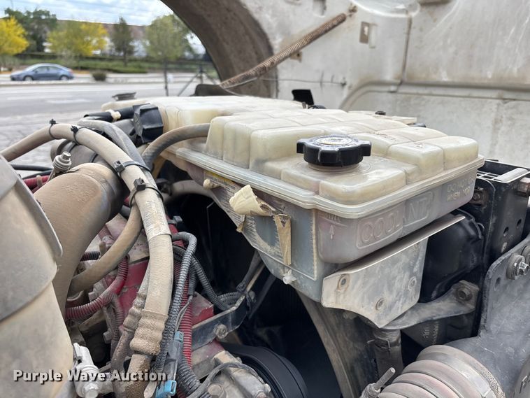 image for item ER7532 2009 Peterbilt 367 dump truck