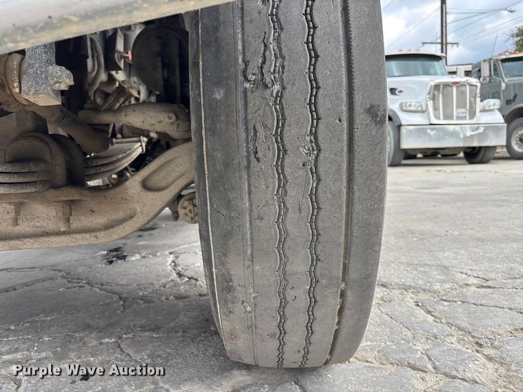 image for item ER7532 2009 Peterbilt 367 dump truck