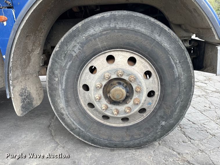 image for item ER7532 2009 Peterbilt 367 dump truck