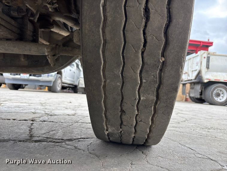 image for item ER7532 2009 Peterbilt 367 dump truck