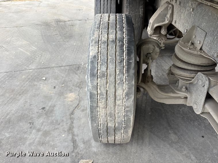 image for item ER7532 2009 Peterbilt 367 dump truck