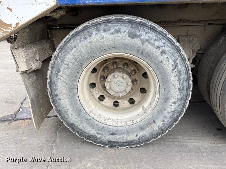 image for item ER7532 2009 Peterbilt 367 dump truck