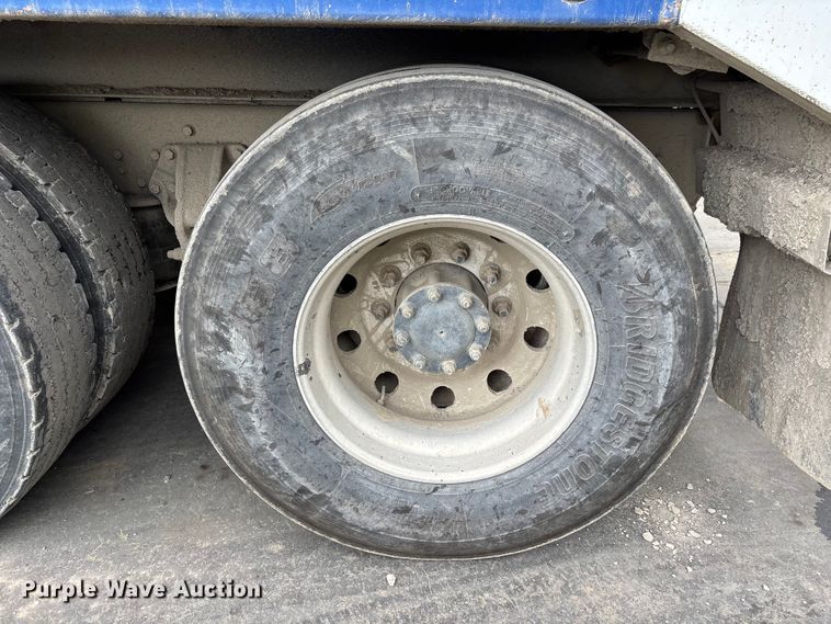 image for item ER7532 2009 Peterbilt 367 dump truck