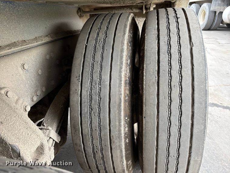 image for item ER7532 2009 Peterbilt 367 dump truck