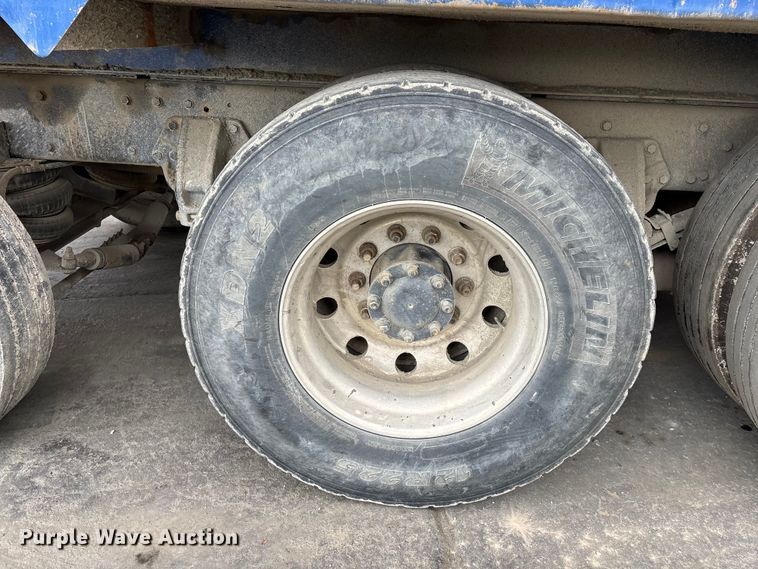 image for item ER7532 2009 Peterbilt 367 dump truck