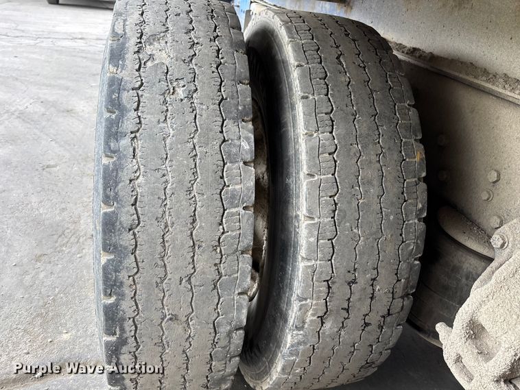 image for item ER7532 2009 Peterbilt 367 dump truck