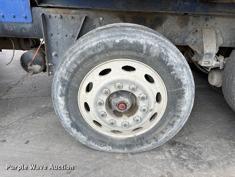 image for item ER7532 2009 Peterbilt 367 dump truck