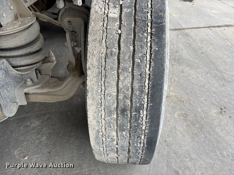 image for item ER7532 2009 Peterbilt 367 dump truck