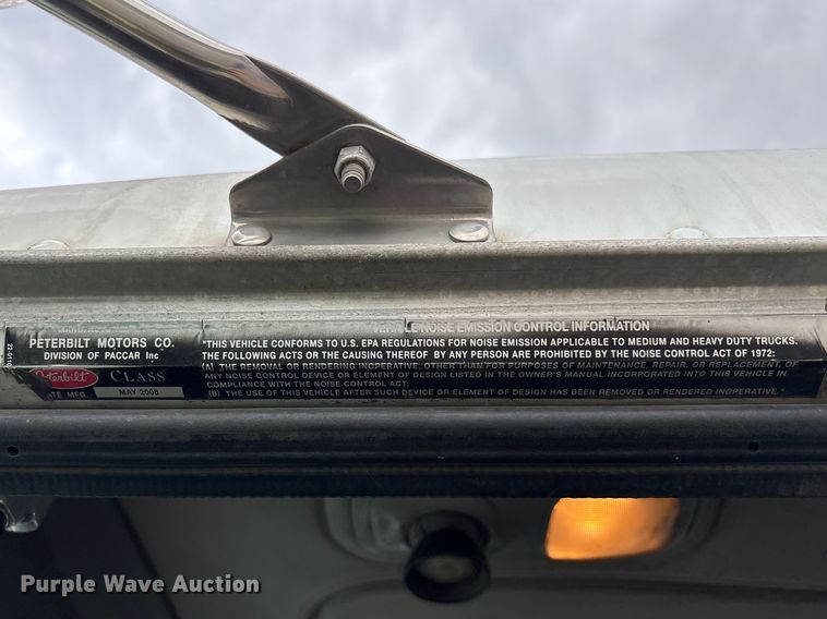 image for item ER7532 2009 Peterbilt 367 dump truck