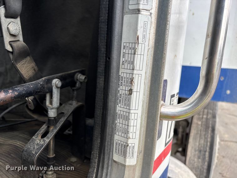 image for item ER7532 2009 Peterbilt 367 dump truck