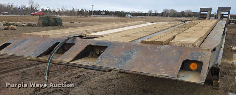 image for item ES2855 2000 Entyre HFR50TD4-T1 lowboy equipment trailer
