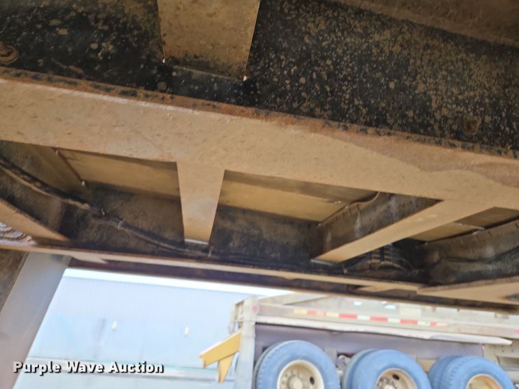 image for item ES2855 2000 Entyre HFR50TD4-T1 lowboy equipment trailer