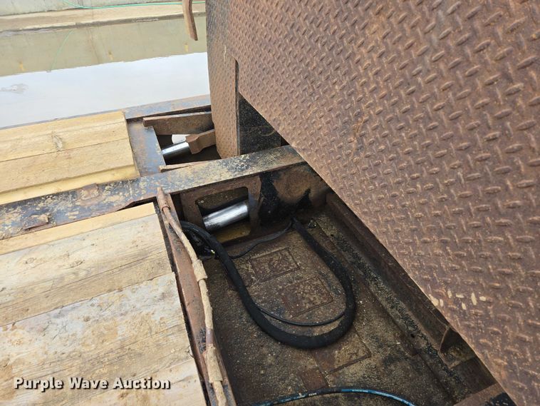 image for item ES2855 2000 Entyre HFR50TD4-T1 lowboy equipment trailer