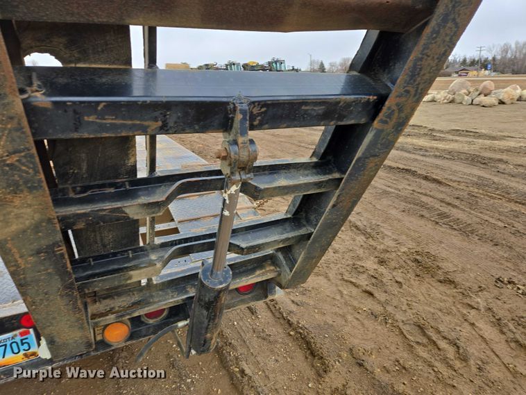 image for item ES2855 2000 Entyre HFR50TD4-T1 lowboy equipment trailer