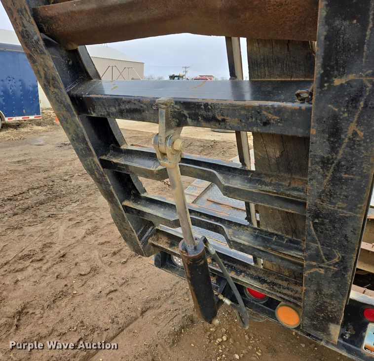 image for item ES2855 2000 Entyre HFR50TD4-T1 lowboy equipment trailer