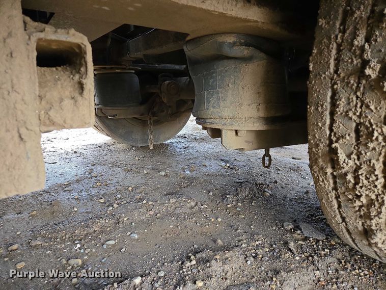 image for item ES2855 2000 Entyre HFR50TD4-T1 lowboy equipment trailer