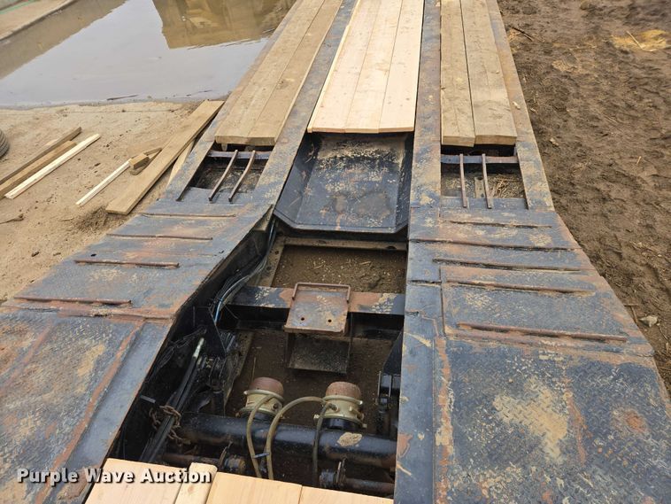 image for item ES2855 2000 Entyre HFR50TD4-T1 lowboy equipment trailer