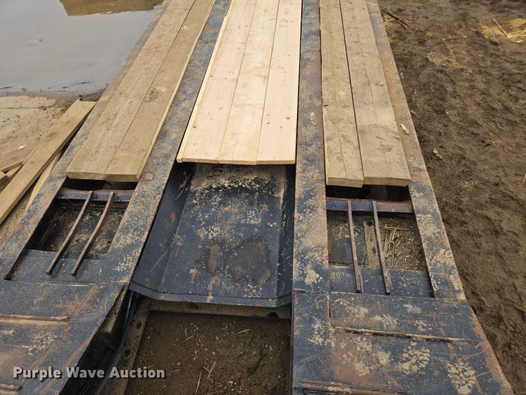 image for item ES2855 2000 Entyre HFR50TD4-T1 lowboy equipment trailer