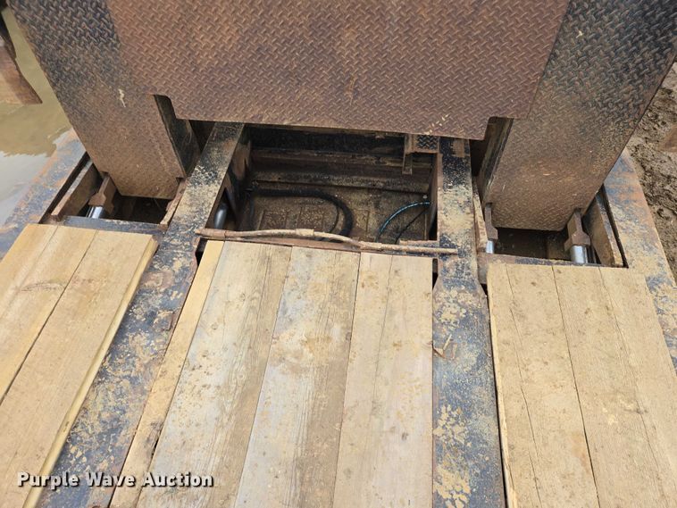 image for item ES2855 2000 Entyre HFR50TD4-T1 lowboy equipment trailer