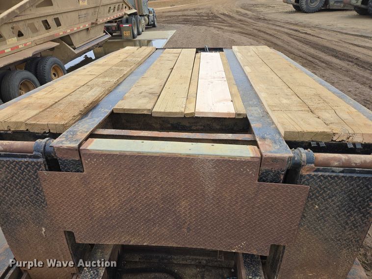 image for item ES2855 2000 Entyre HFR50TD4-T1 lowboy equipment trailer