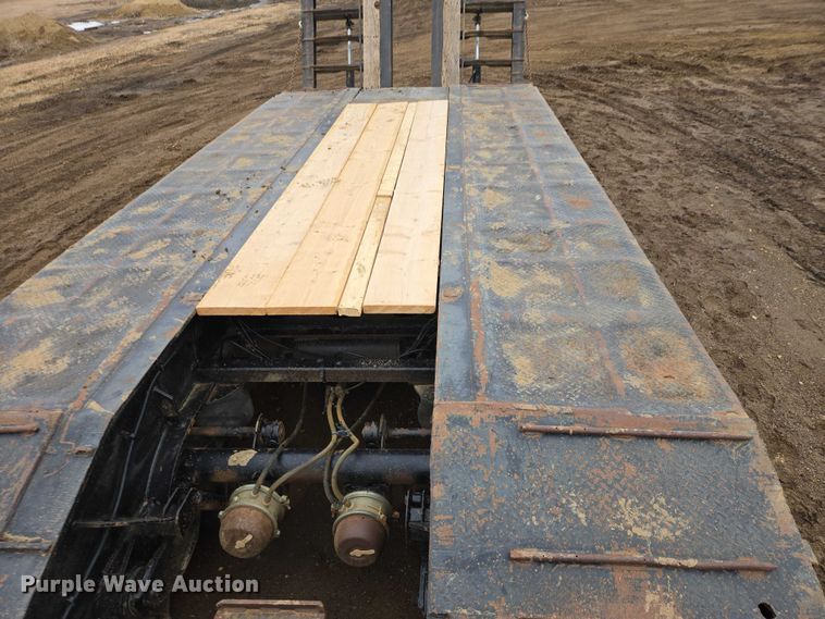 image for item ES2855 2000 Entyre HFR50TD4-T1 lowboy equipment trailer