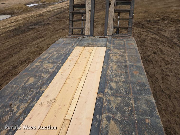 image for item ES2855 2000 Entyre HFR50TD4-T1 lowboy equipment trailer