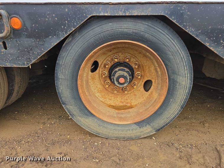 image for item ES2855 2000 Entyre HFR50TD4-T1 lowboy equipment trailer