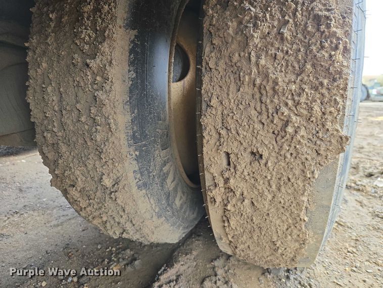 image for item ES2855 2000 Entyre HFR50TD4-T1 lowboy equipment trailer