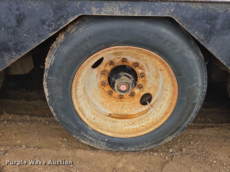 image for item ES2855 2000 Entyre HFR50TD4-T1 lowboy equipment trailer